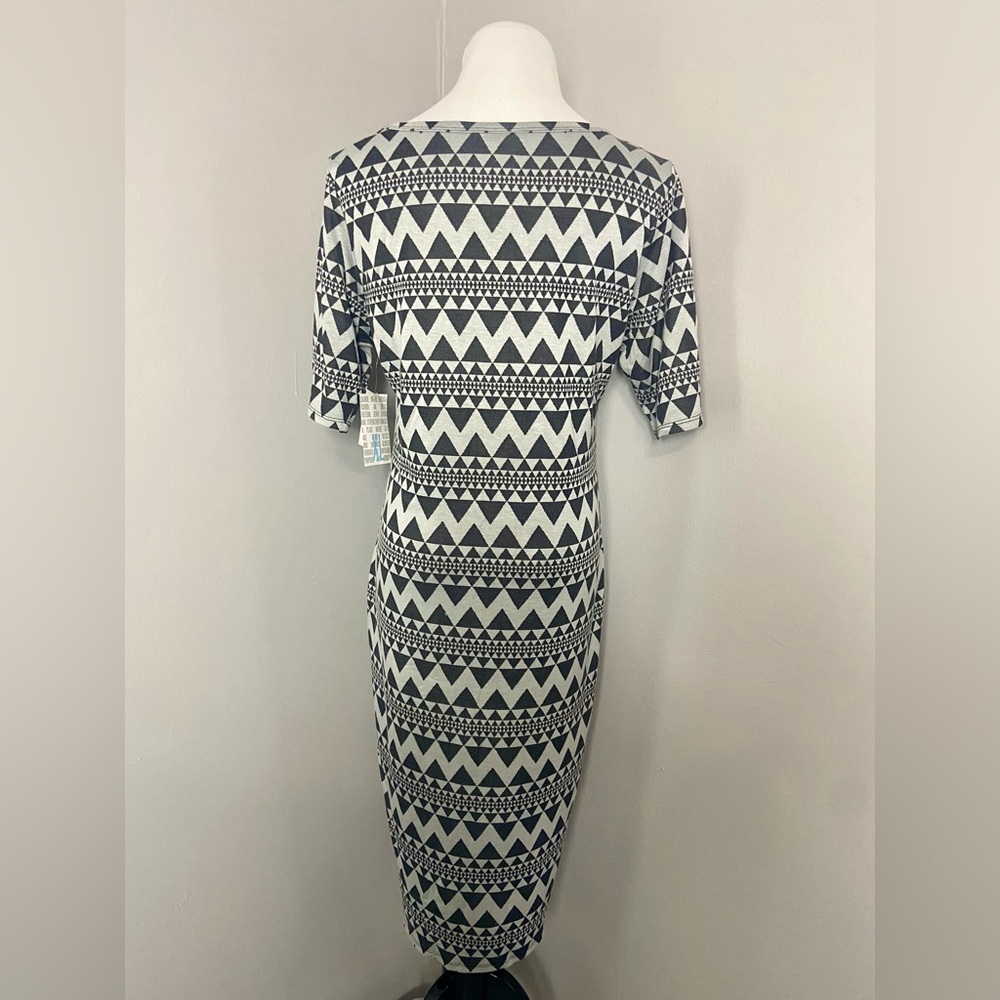 LuLaRoe Julia Dress Black and White Geometric Textured Fabric Midi Form Fitting - Picture 5 of 7